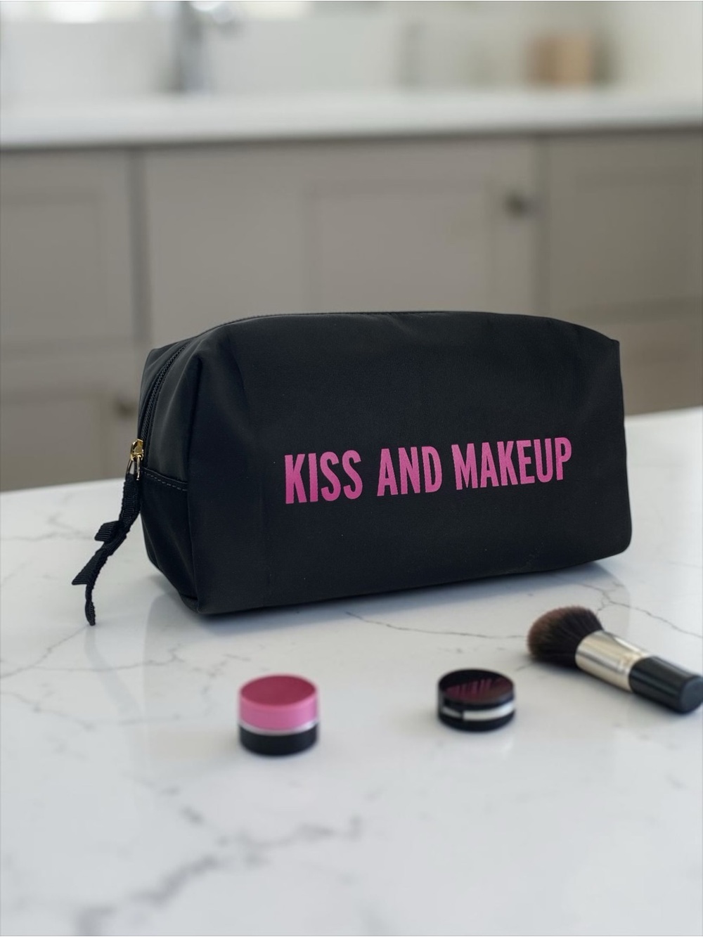 Kate Spade Makeup Cosmetic Bag Travel Case Pink Kiss and Makeup